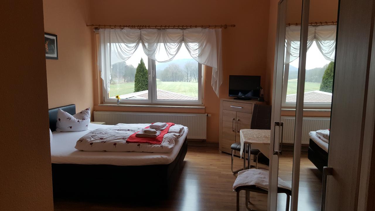 Hotel Und Gasthof "Sonneneck" Schalkau Buitenkant foto